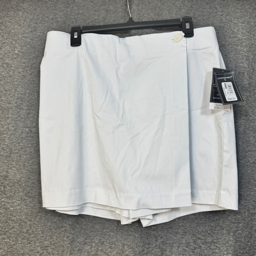 Counterparts Womens White Skort Size Large Super Stretch Button Front NEW